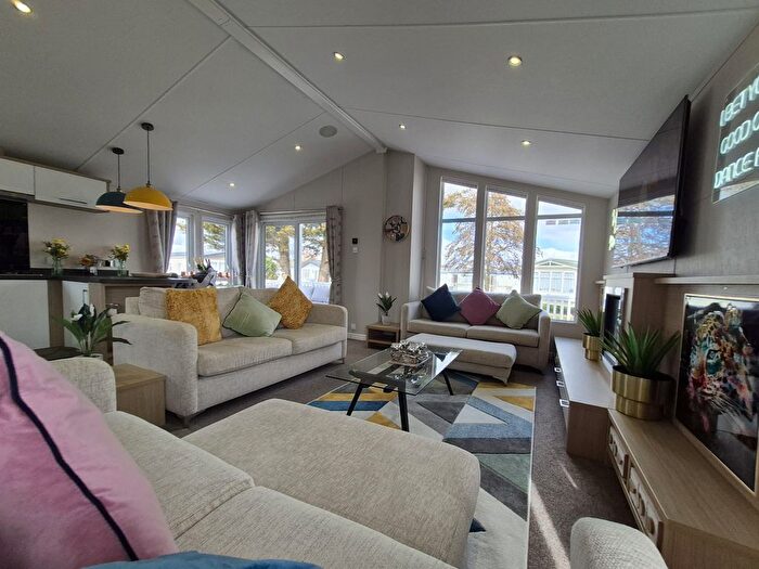 2 Bedroom Lodge For Sale In Hall Lane, Walton On The Naze, CO14