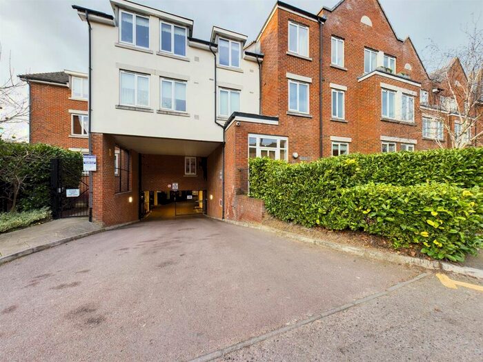 2 Bedroom Flat To Rent In Johnson Place, Walsworth Road, Hitchin, SG4