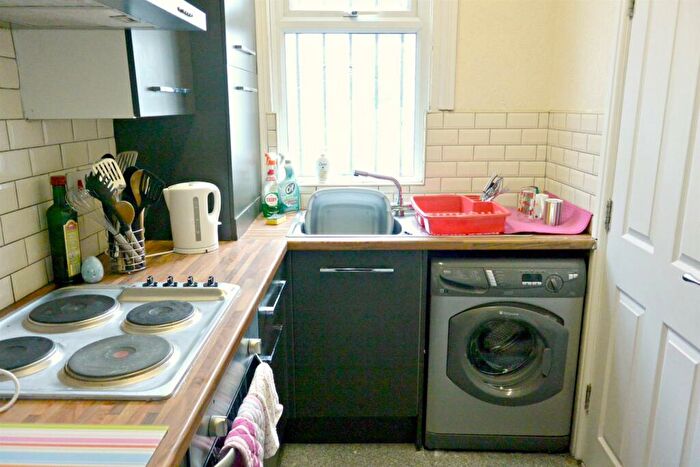 2 Bedroom House To Rent In Quarry Place, Leeds, LS6