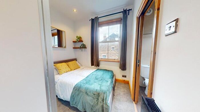 1 Bedroom Flat To Rent In Burton Crescent, Headingley, Leeds, LS6