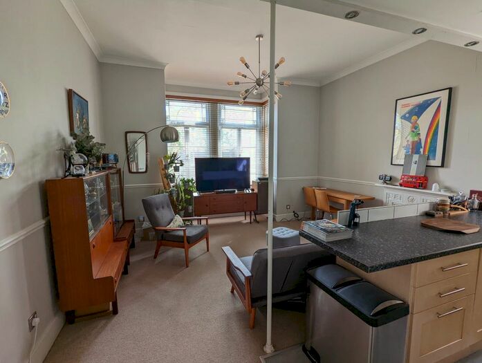 2 Bedroom Flat To Rent In West Hill, London, SW15