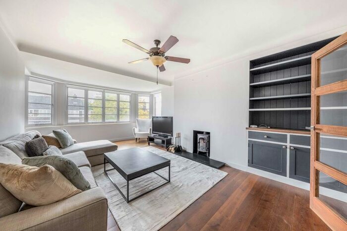 3 Bedroom Flat To Rent In Putney Heath, London, SW15