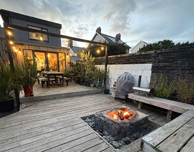 4 Bedroom Detached House For Sale In High Street, Borth, SY24