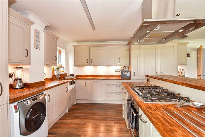 4 Bedroom Detached House For Sale In Beachmont Close, Greatstone, New Romney, Kent, TN28