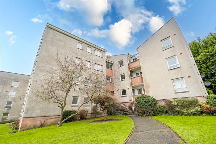 2 Bedroom Flat For Sale In North Gyle Loan, Edinburgh, EH12