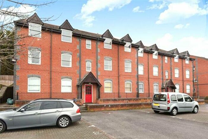 1 Bedroom Apartment To Rent In Lynden Mews, Dale Road, RG2