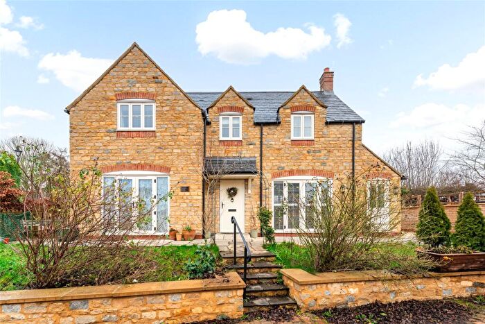 3 Bedroom Detached House For Sale In Quarry Green Close, Wicken, Milton Keynes, Northamptonshire, MK19