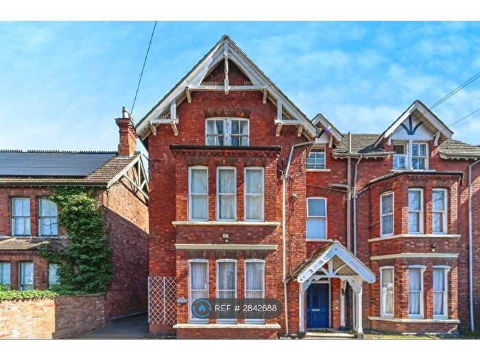 2 Bedroom Flat To Rent In Shakespeare Road, Bedford, MK40