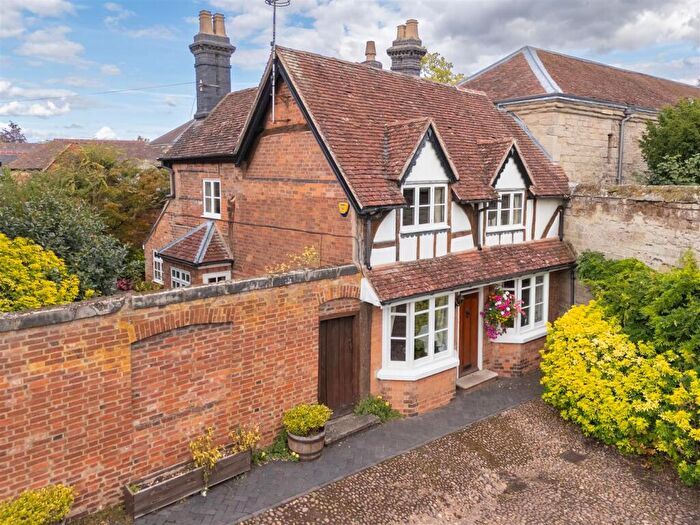 3 Bedroom Semi-Detached House For Sale In Castle Street, Warwick, CV34