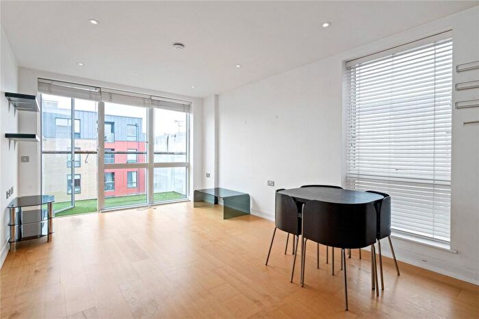1 Bedroom Apartment To Rent In Kingsland Road, Hackney, London, E8