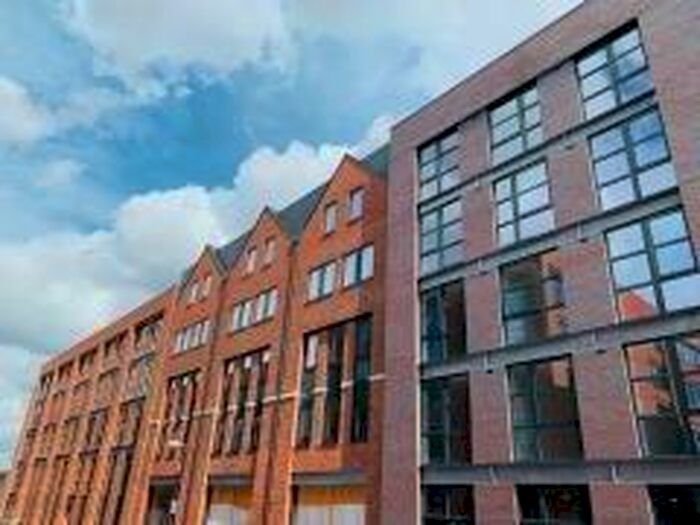 2 Bedroom Flat For Sale In Moreton Street, Birmingham, West Midlands, B1