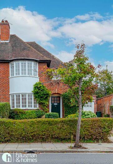 4 Bedroom Semi-Detached House To Rent In Hill Rise, London, NW11