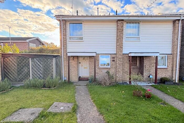 3 Bedroom End Terrace House To Rent In Woking, Surrey, GU21