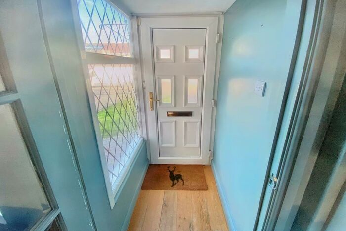 3 Bedroom Semi-Detached House For Sale In Beaumaris Close, Allesley Green, Coventry, CV5