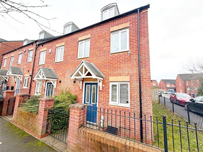 3 Bedroom End Terrace House For Sale In Hexagon Close, Blackley, Manchester, M9