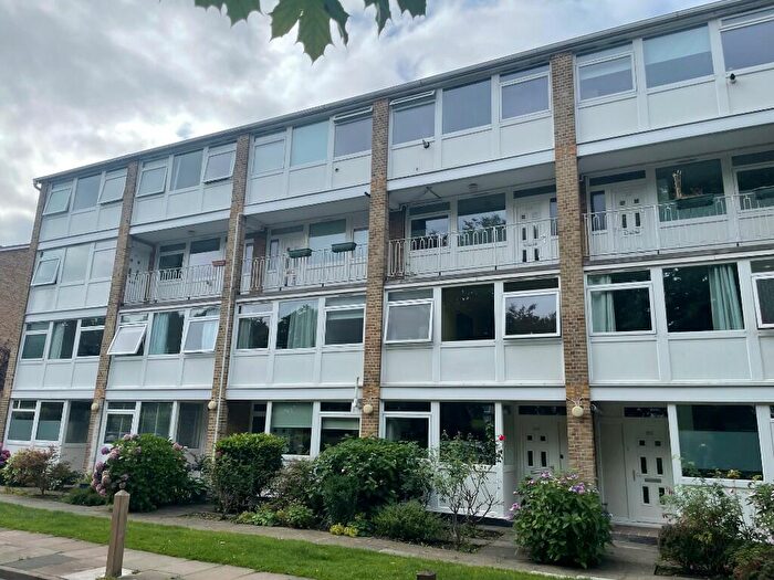 3 Bedroom Maisonette To Rent In Tarnwood Park, London, SE9