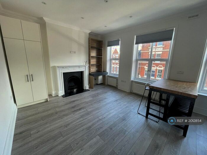3 Bedroom Flat To Rent In Topsfield Parade, London, N8