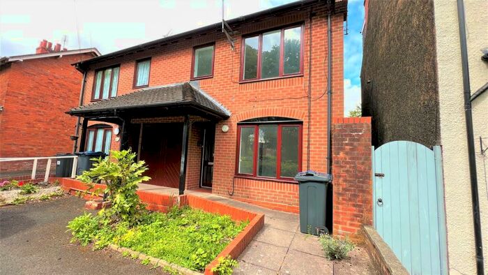 3 Bedroom Semi-Detached House To Rent In Selly Oak Road, Bournville, Birmingham, B30