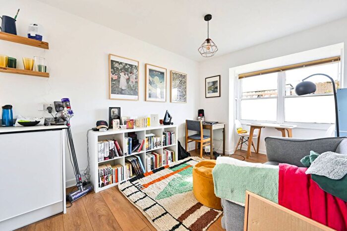 1 Bedroom Flat To Rent In Mayfield Road, Shepherd's Bush, London, W12