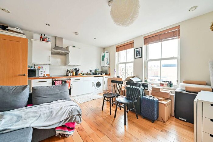 2 Bedroom Flat To Rent In Tower Bridge Road, Southwark, SE1