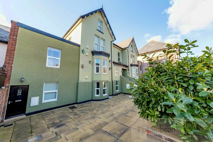 5 Bedroom Flat To Rent In Hoults Estate, Walker Road, Newcastle Upon Tyne, NE6