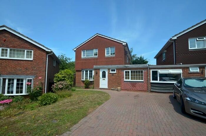 4 Bedroom Detached House To Rent In Seaford Close, Ruislip, HA4
