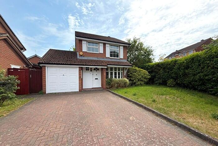 3 Bedroom Detached House To Rent In Addlestone, Surrey, KT15
