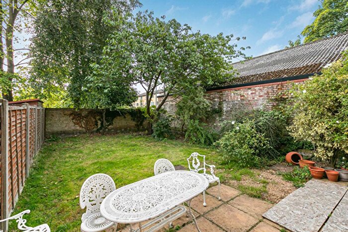3 Bedroom End Terrace House For Sale In Station Yard, Twickenham, TW1