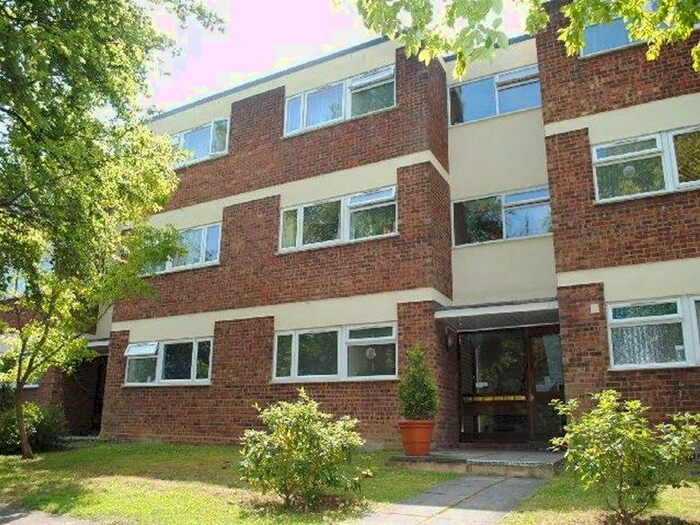 1 Bedroom Flat To Rent In Devon Court, Old London Road, St Albans, AL1