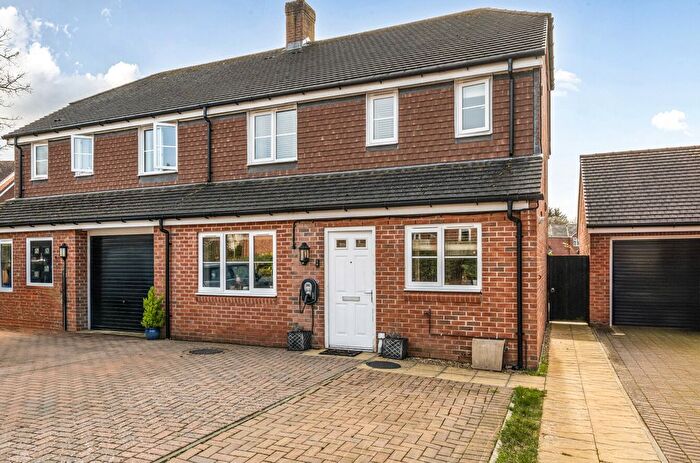 3 Bedroom Semi-Detached House For Sale In Baddesley Close, North Baddesley, Southampton, Hampshire, SO52