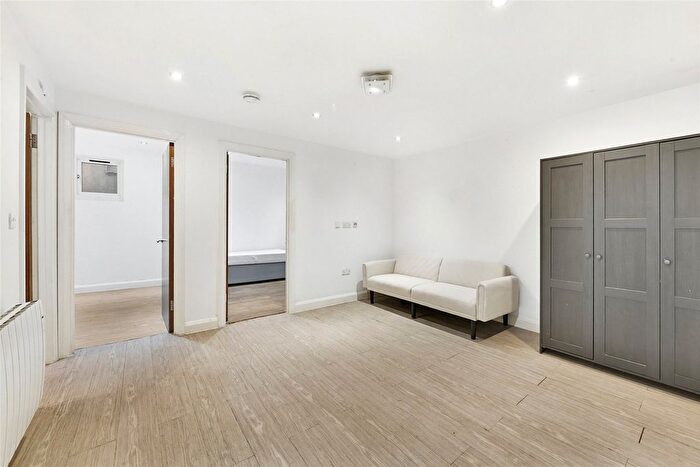 2 Bedroom Flat To Rent In Weir Road, London, SW19