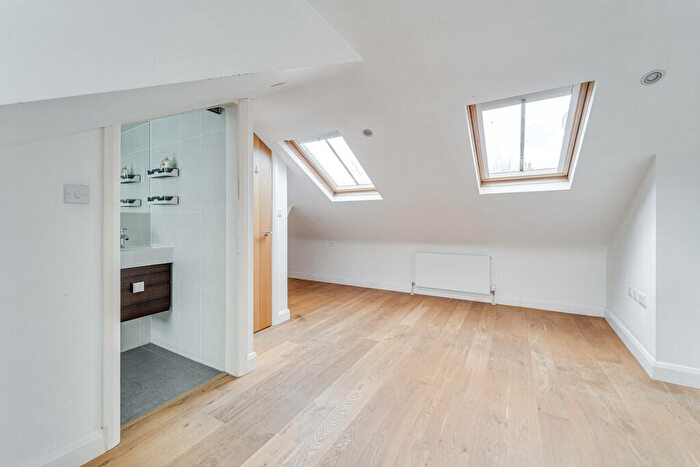 2 Bedroom Apartment To Rent In Goldhurst Terrace, West Hampstead, London, NW6