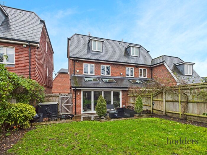 3 Bedroom Semi Detached House To Rent In Ongar Hill, Addlestone, Surrey, KT15