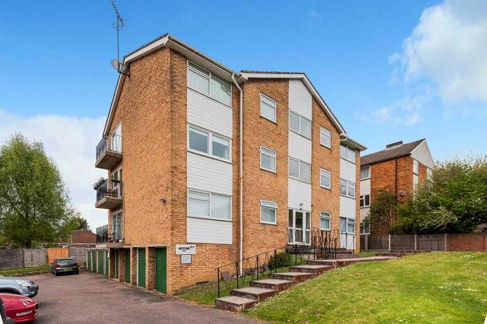 2 Bedroom Flat To Rent In Barnet, Middlesex, EN4