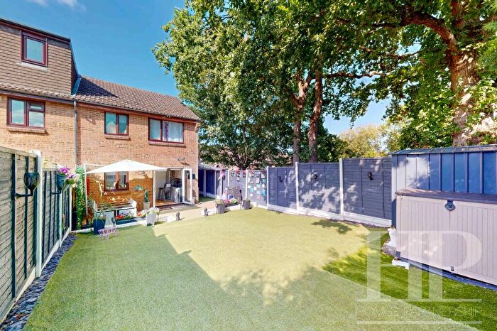 3 Bedroom End Of Terrace House For Sale In Capsey Road, Ifield, RH11
