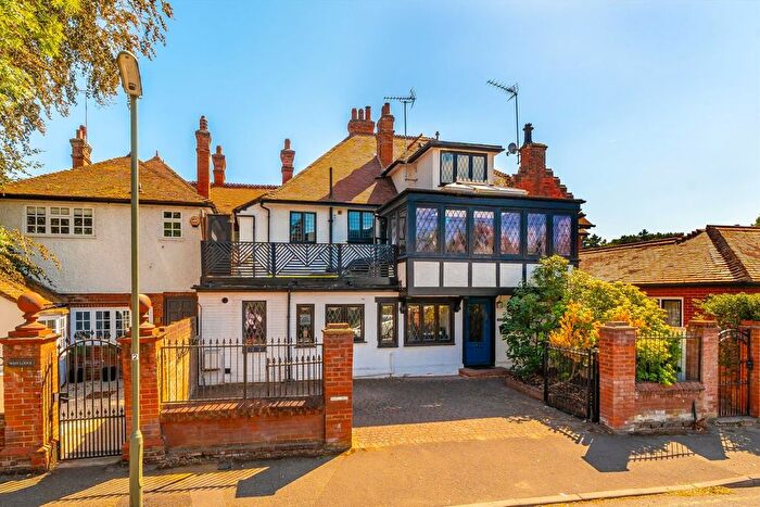 4 Bedroom Terraced House For Sale In Mayfield Road, Weybridge, KT13
