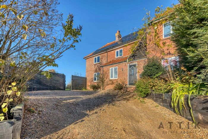 5 Bedroom Semi-Detached House For Sale In Broadland Views, Burnt House Road, Cantley, Norwich, NR13