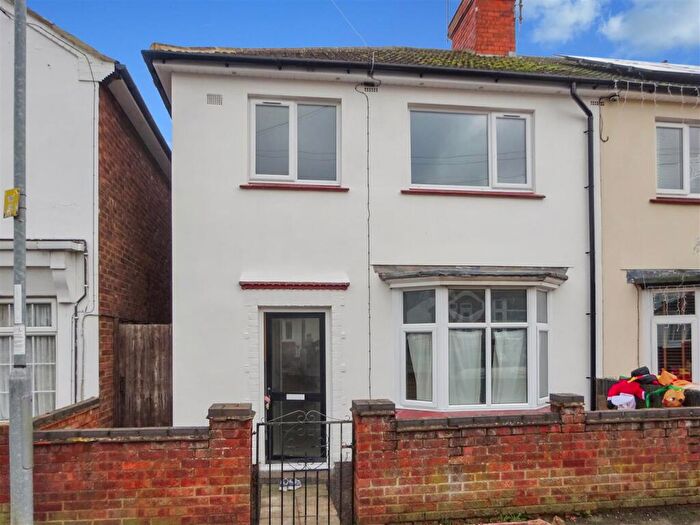 3 Bedroom End Of Terrace House To Rent In Bath Road, Kettering, NN16