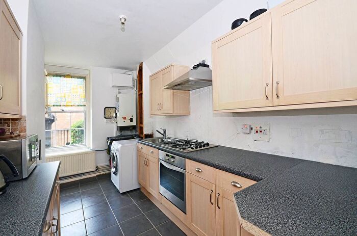 2 Bedroom Flat For Sale In Caledonian Road, Caledonian Road, London, N7