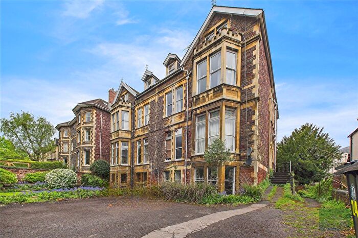 3 Bedroom Flat To Rent In Elmdale Road, Bristol, BS8