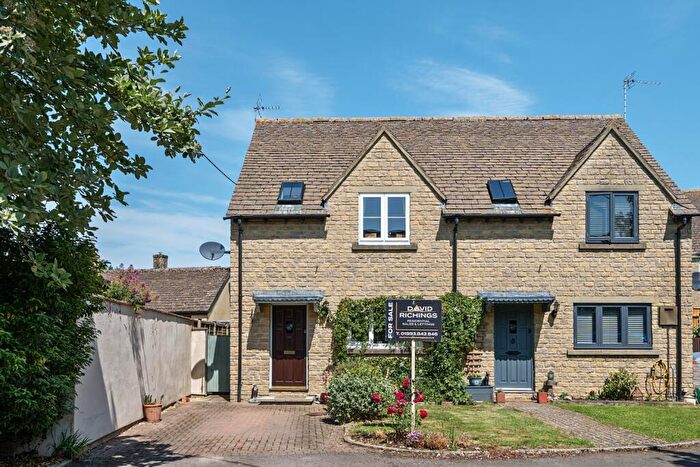 3 Bedroom Semi-Detached House For Sale In Chestnut View, Alvescot, Oxfordshire, OX18