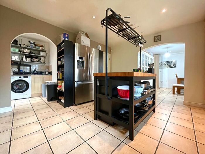 5 Bedroom Detached House For Sale In Perivale, Monkston Park, Milton Keynes, MK10