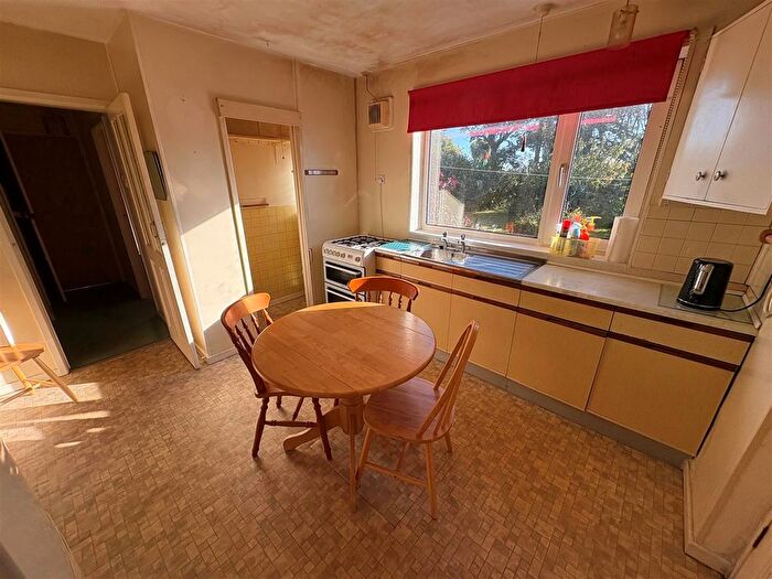 2 Bedroom Semi-Detached Bungalow For Sale In New Park Road, Queensbury, Bradford, BD13