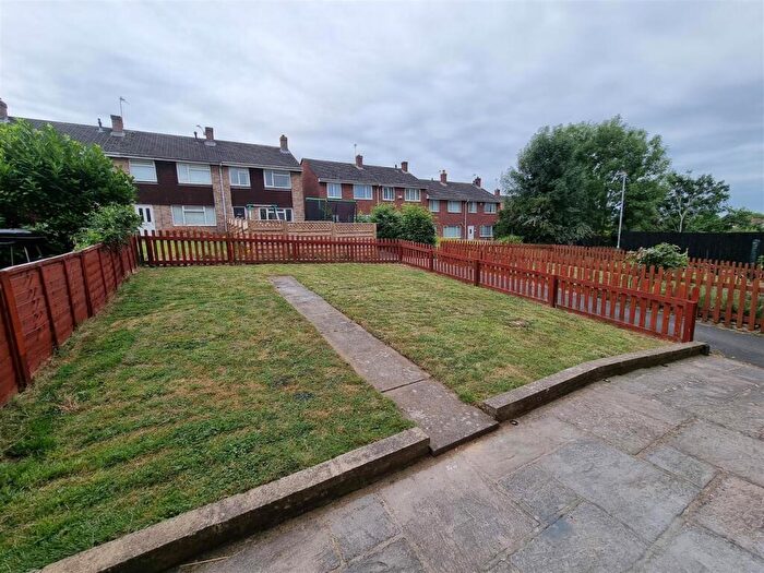 2 Bedroom Flat To Rent In Chiltern Close, Warmley, BS30