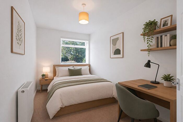 2 Bedroom Maisonette For Sale In Junction Road, Ashford, TW15