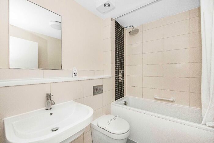 1 Bedroom Flat To Rent In Juniper Crescent, London, NW1