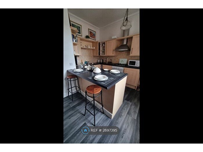 3 Bedroom Flat To Rent In Victoria Street, Perth, PH2