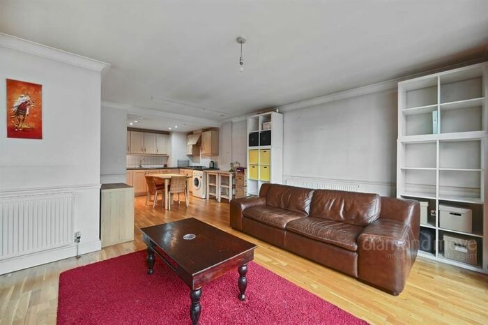 1 Bedroom Flat To Rent In Town Meadow, Brentford, TW8