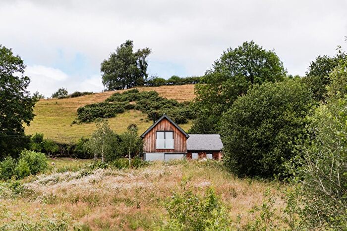 3 Bedroom Property For Sale In Pentre Llifior, Berriew, SY21