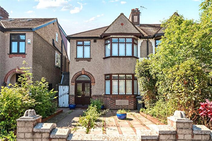 3 Bedroom End Of Terrace House For Sale In Brangbourne Road, Bromley, BR1